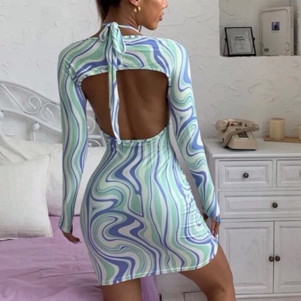 Stylish Swirl Pattern Open-Back Dress